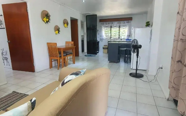 Cosy 2 bedroom unit with pool,Wifi parking