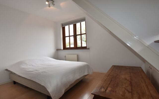 Lavish Holiday Home in Loosdrecht with Hot Tub
