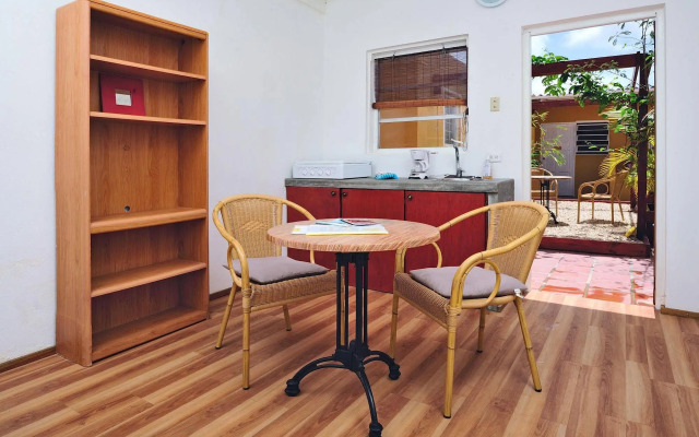 Dive Hut - Boutique Apartments