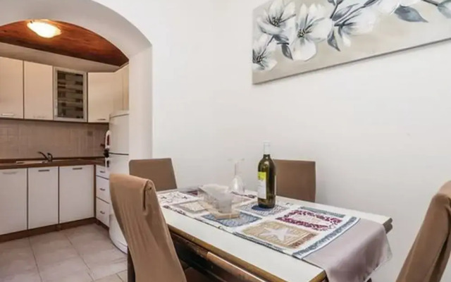 Charming One Bedroom Apartment Povljana