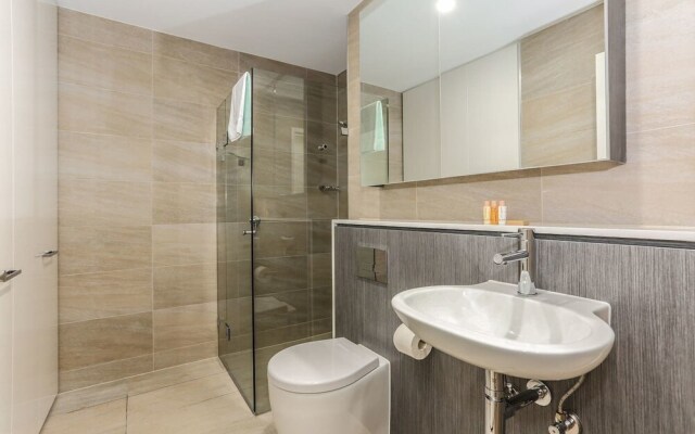 New Bright Apartment In Waterloo
