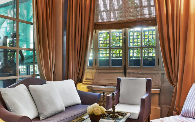 Le Dokhan’s Paris Arc de Triomphe, a Tribute Portfolio Hotel