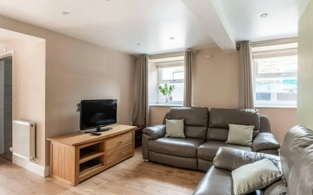 Beautiful 2-bed House in Egremont Milo's Place