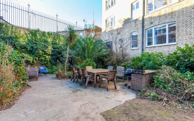 Tastefully Curated Mezzanine Studio Flat Hackney!