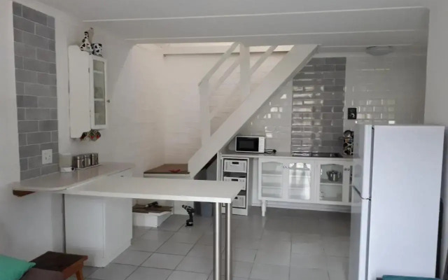 Cozy 4 bedroom house enclosed by sea and mountain.