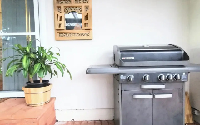 Comfy 4 Bedroms Corner House