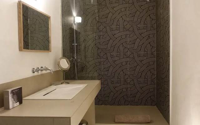 Fashionable House Flat with Garden