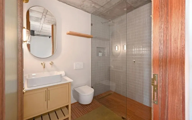 Elegant Camps Bay One Bed Eco Pool Modern