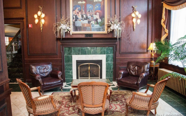 Landmark Inn