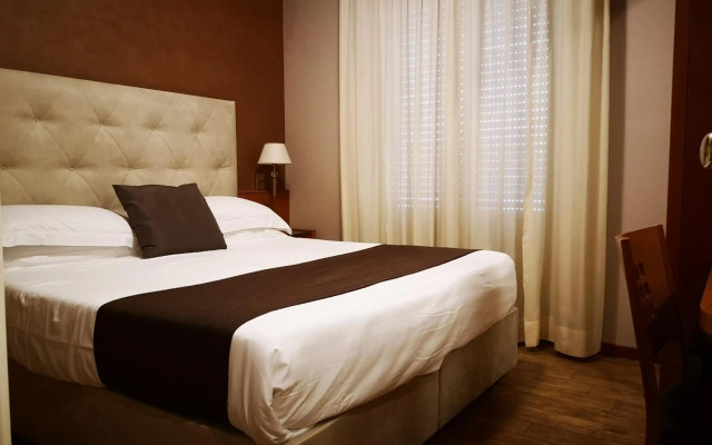 Hotel Clarin 14 by Dori