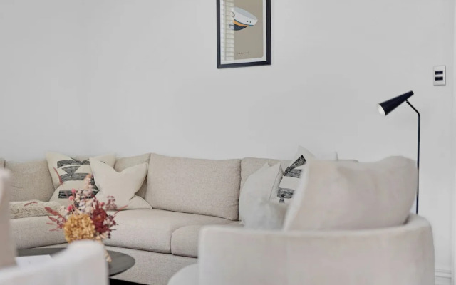 Cowan Street Home by Urban Rest