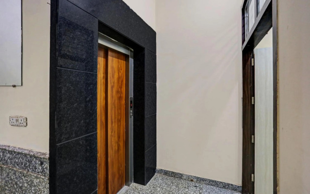 Collection O 70198 Metro View Ashok Vihar