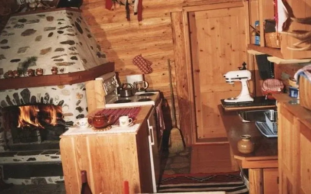 Rocky Mountain Log Chalet