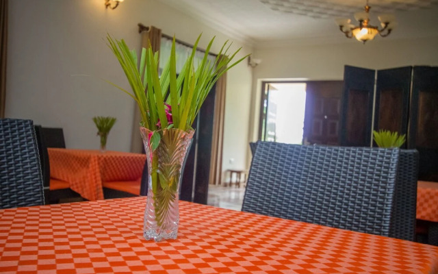 Tuzza Hotel