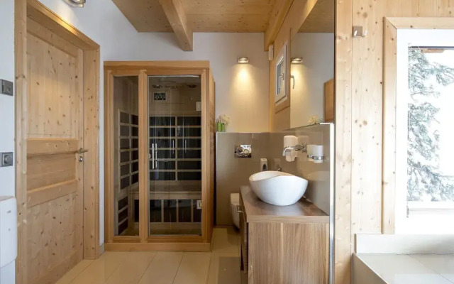 Peaceful Chalet in Turracherhöhe with Indoor Hot Tub