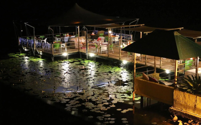 Bambuu Lakeside Lodge