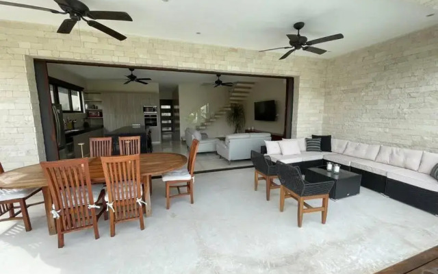 Luxury House Tomanoa - 10pers - 4rooms - Pool - HotJacuzzi - Speed Wifi -waterfall