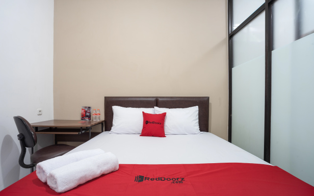 RedDoorz near Eka Hospital BSD City – Guest Rooms – South Tangerang