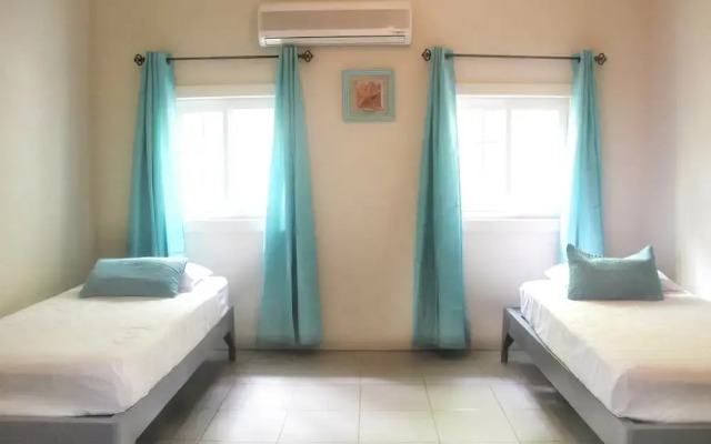 The Island Hub at Red Frog Beach Resort