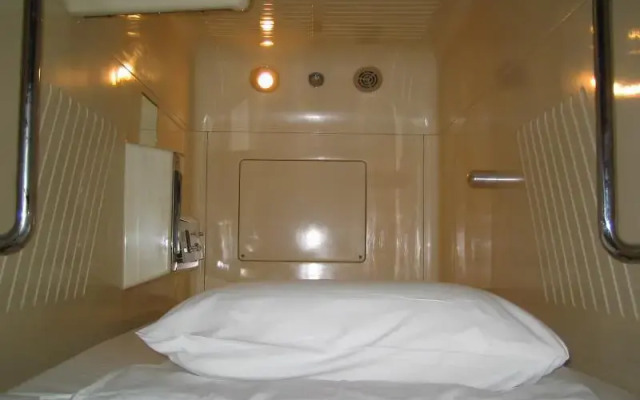 Ishino Spa Roppongi VIVI Capsule Hotel