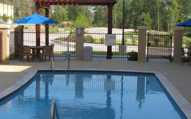 Hampton Inn & Suites Center