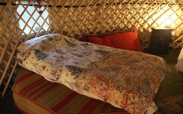 Hapus Yurts