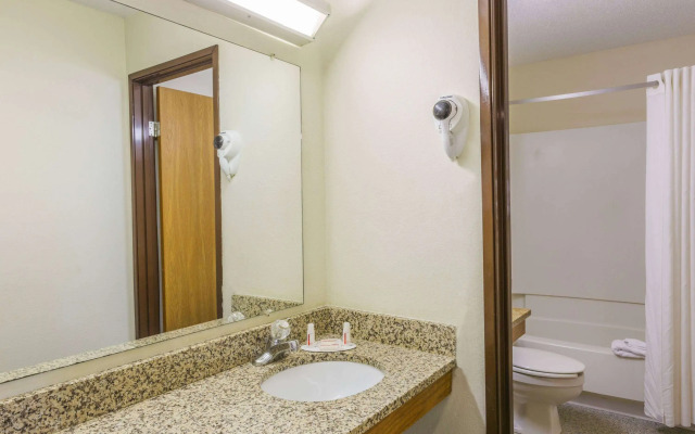 Super 8 by Wyndham East Stroudsburg/Poconos