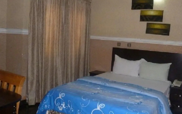Ritz-Carinton Suites