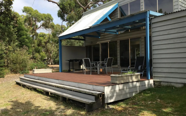 Waterfront Retreat At Wattle Point