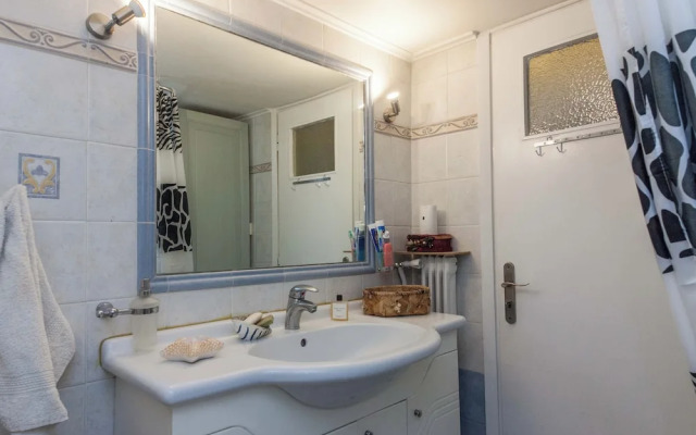 Urban Cosy 2 Bd Apt Near Metro w Balcony