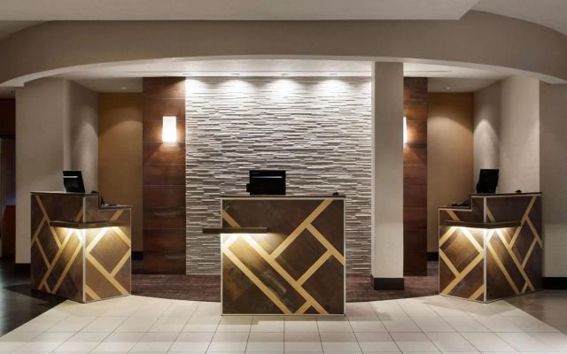 Embassy Suites by Hilton Phoenix Tempe