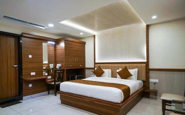 OYO Premium K R Puram