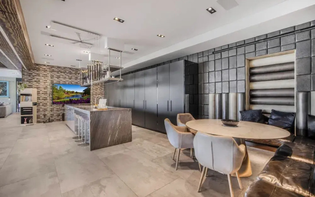 Villa Kaleida - Sleek Modern Sunset Villa With Eclectic Style & Infinity Pool