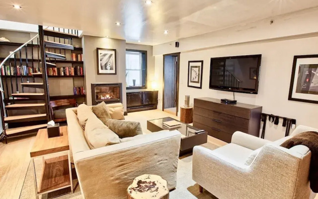 The Haus on Mirror Lake