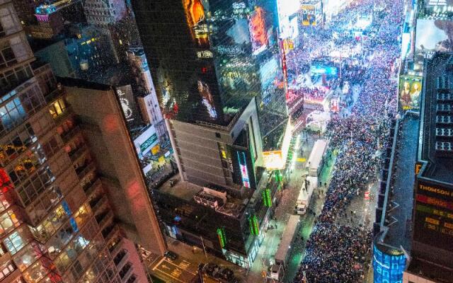 Crowne Plaza Times Square Manhattan, an IHG Hotel