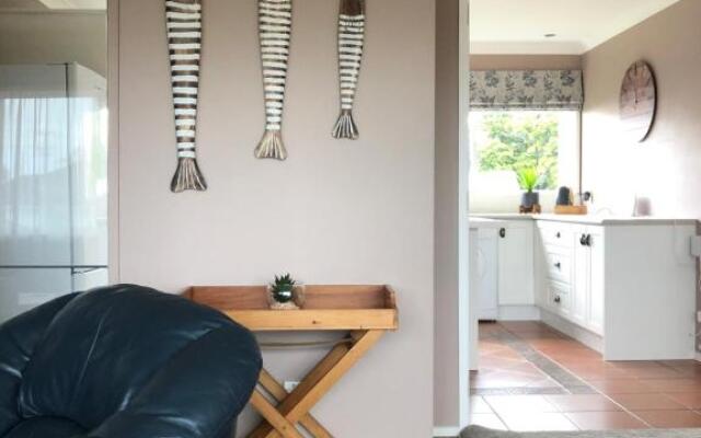 Uxbridge Luxury Apartment