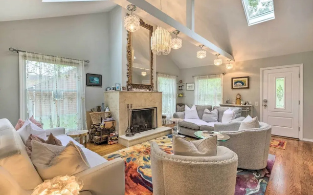 Cute East Hampton Cottage w/ Patio - Walk to Beach