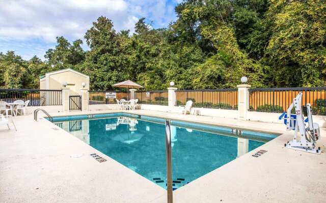 Quality Inn Darien - North Brunswick