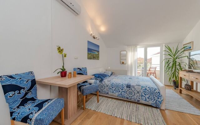 Romantic Oasis -mediterranean Style Studio