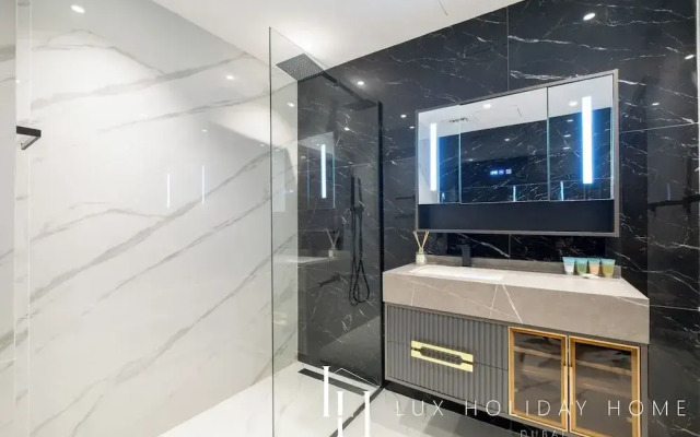 LUX The Premium Dubai Eye View Suite 2