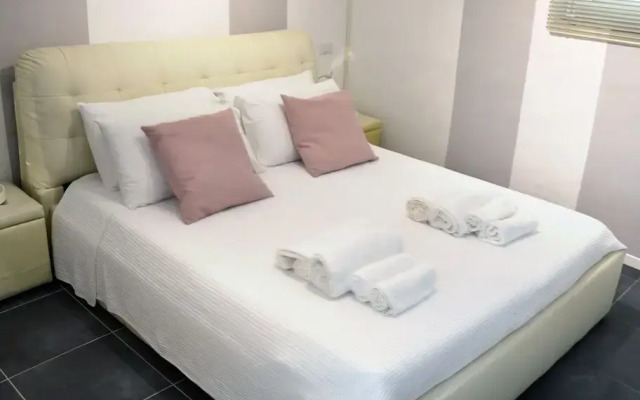 Ground Floor Near Beaches and Center Town