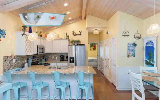 Mango Bungalow Sleeps 8 2 Community Pools