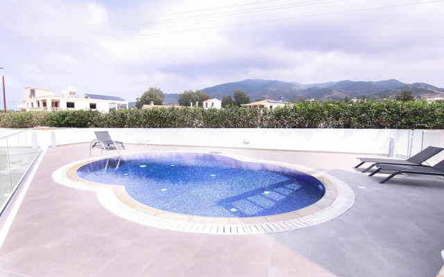 Phaedrus Living Beachfront Villa Mare