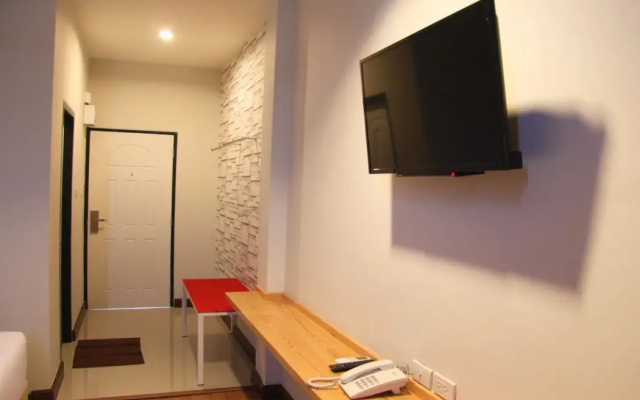 The Zell Budget Hotel Buriam