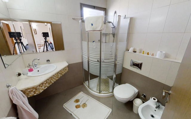 Cozy Wood Apartment With Great View to Nazareth