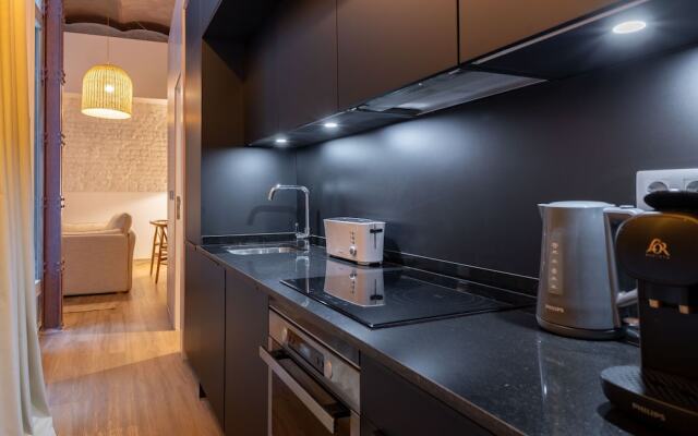 Triana Acacias by Valcambre