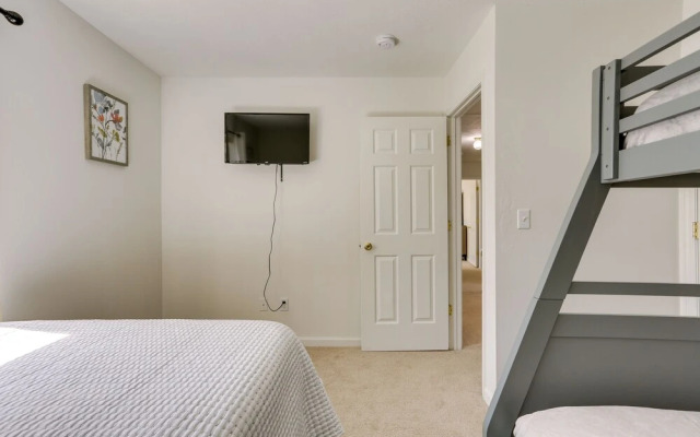 Pet-friendly Pocono Vacation Rental w/ Lake Access