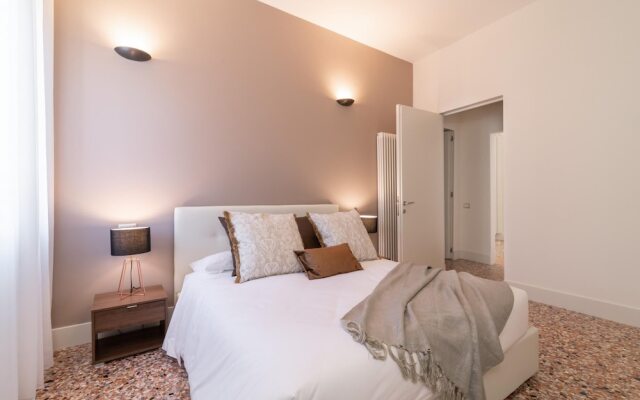 Best Rialto Palace 2 by Wonderful Italy