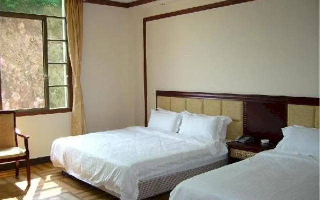 Weishan Mountain Hot Spring Villa