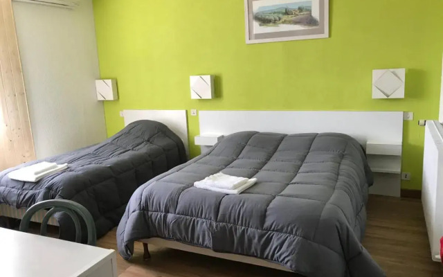 Logis Hotel Les Chênes